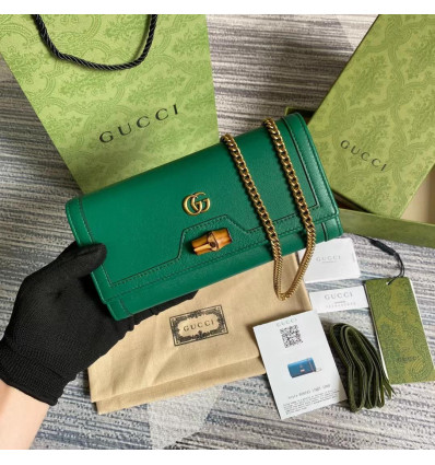 Gucci diana chain wallet in green leather