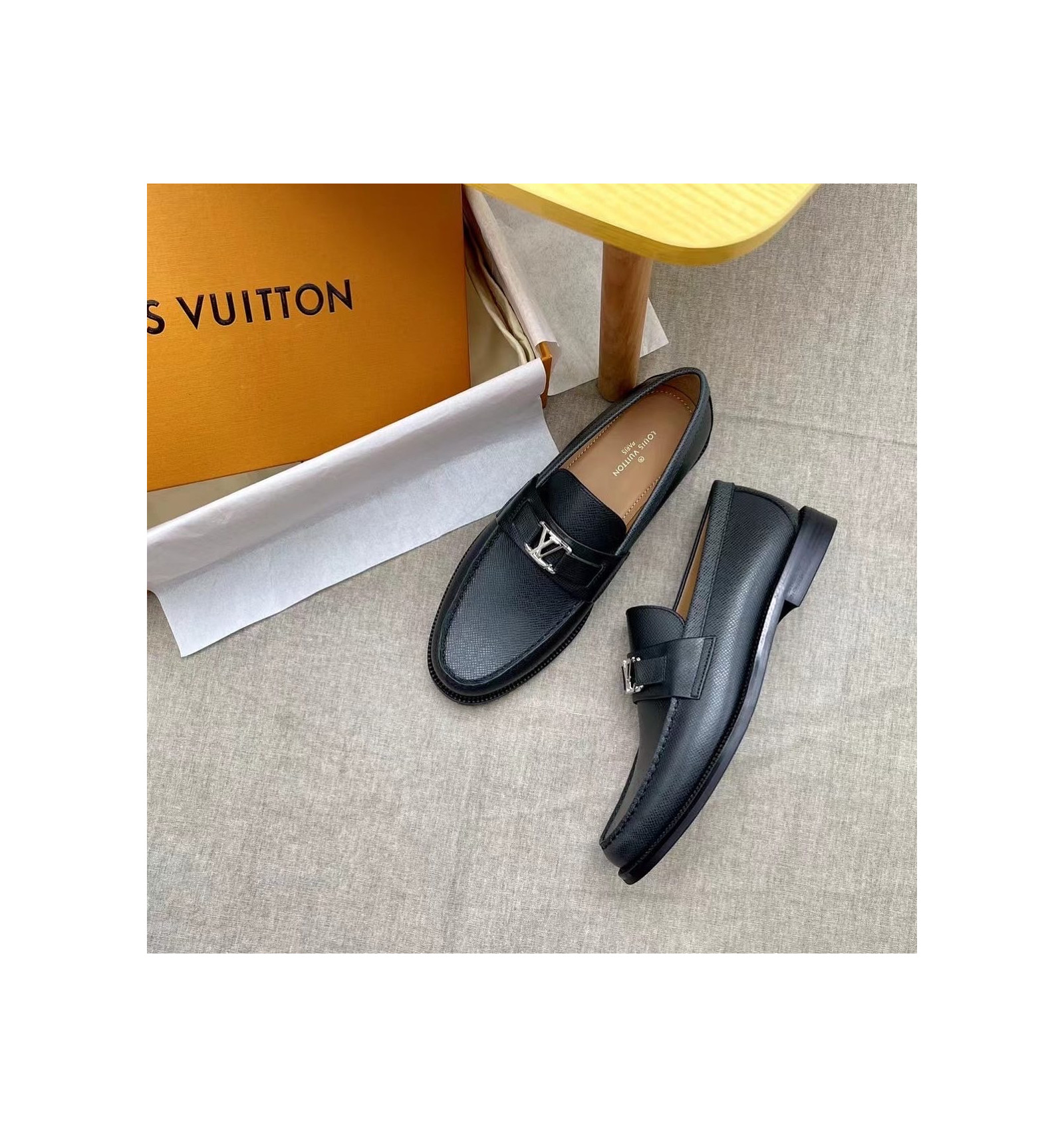 Mocassin Louis Vuitton - Chaussures de Luxe Couleur Gris Pour