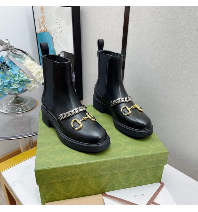 Women's Chelsea boot with chain